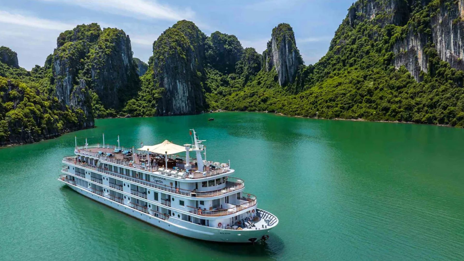 cruise-along-ha-long-bay