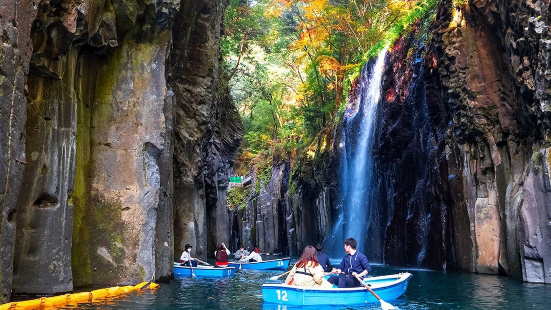 takachiho-gorge-boat-tour-kyushu